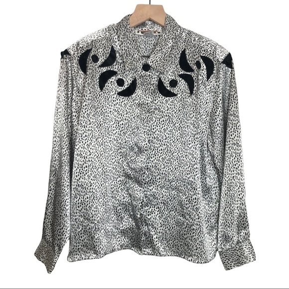 Vintage Tops - VINTAGE 80s‎ Satin Silky Leopard Print Geometric Western Yoke Loose Fit Blouse M